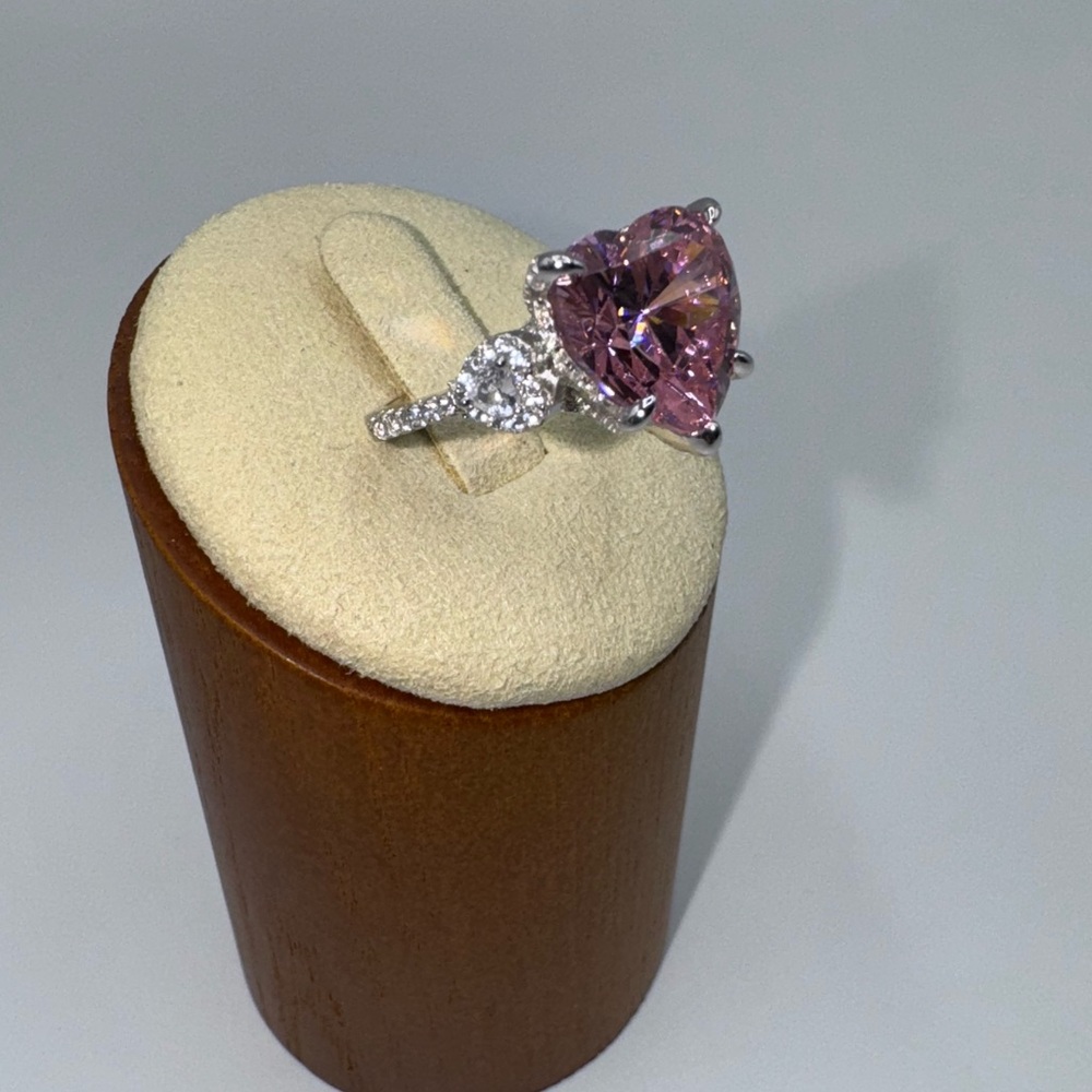 18k 5ct Pink Sapphire Heart Ring - Picture 7 of 8